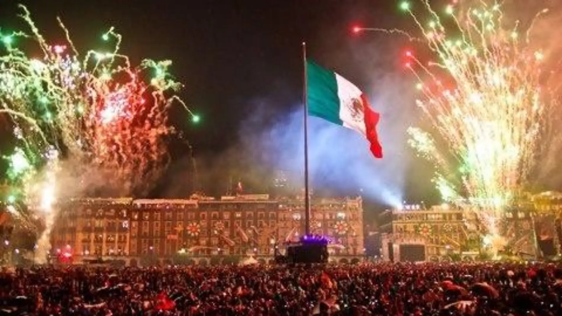 Zócalo, México DF celebrando el grito de Independencia